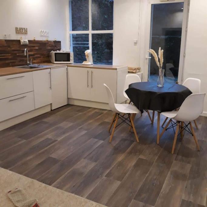 Appartement Agreable Au Centre Wifi Saint-Léonard-de-Noblat Kültér fotó